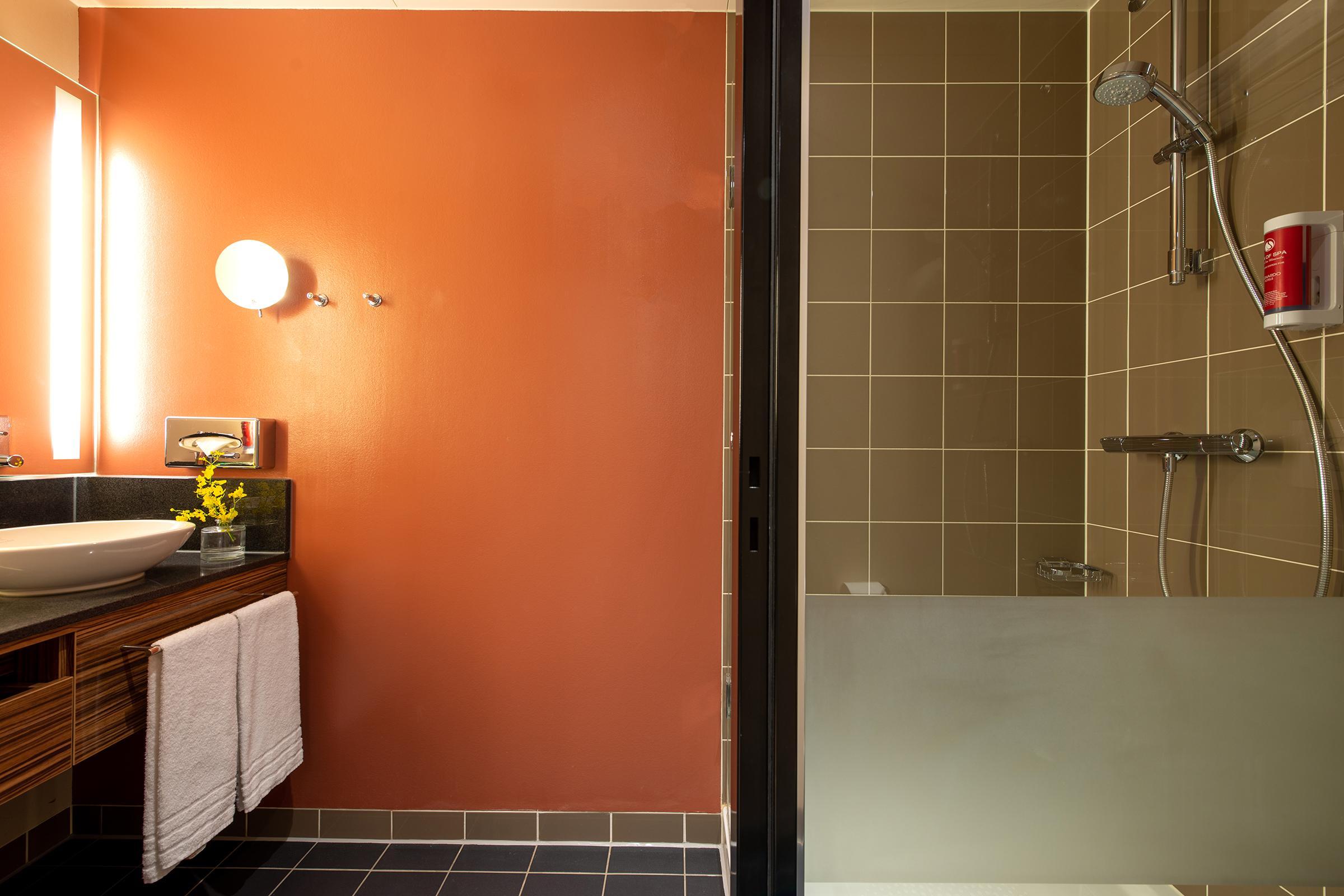 Leonardo Hotel Berlin Mitte Luaran gambar Bathroom